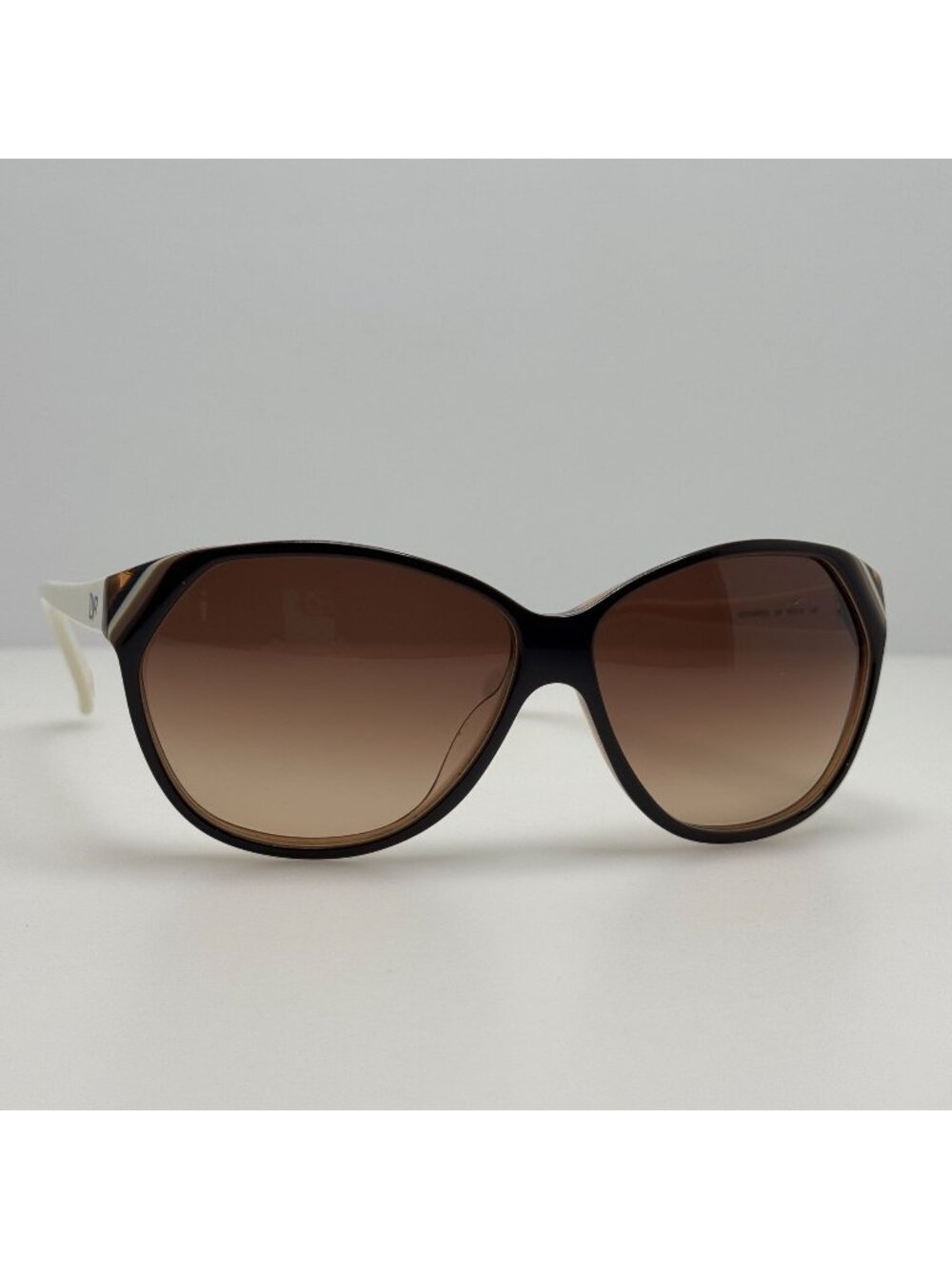 Diane Von Furstenberg Sunglasses DVF572S Addy 200 63-13-140